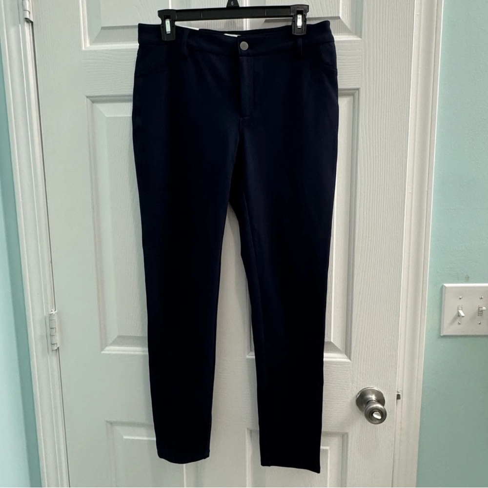 NWT Crown & Ivy Women’s Size 6 Short Navy Ponte Pants Flat Front Skinny
